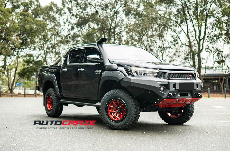 TOYOTA HILUX N80 4WD COVERT CANDY RED BLACK LIP